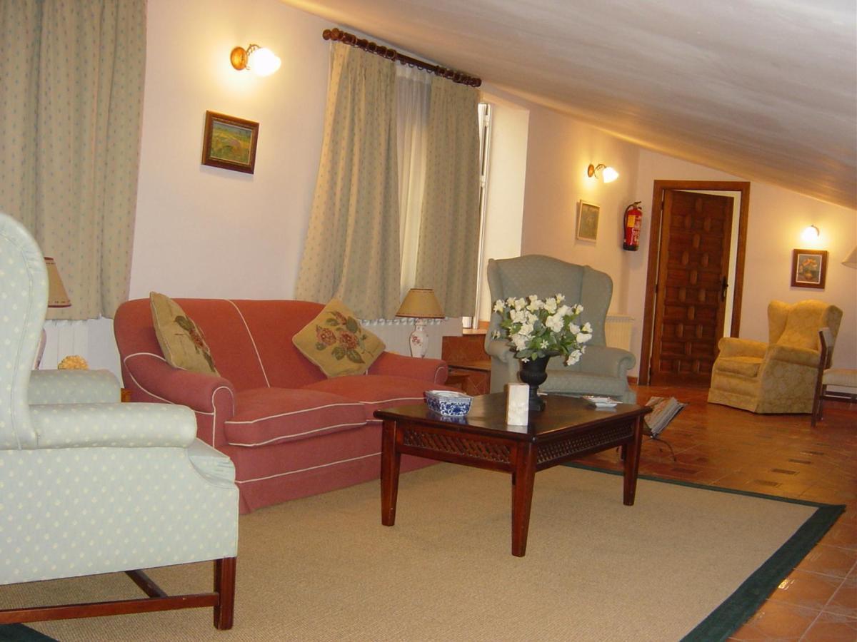 Hostal Rural Cumbres De Castilla Mandayona Ngoại thất bức ảnh